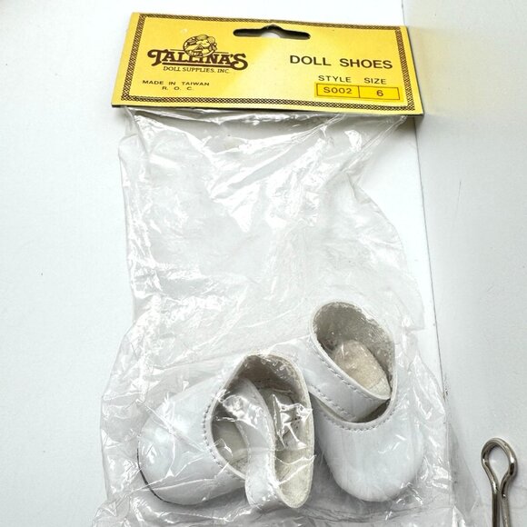 Mixed Lot Of 23 Tallinas Vintage Doll Shoes & Socks Wig Mixed Sizes Styles - Picture 10 of 16